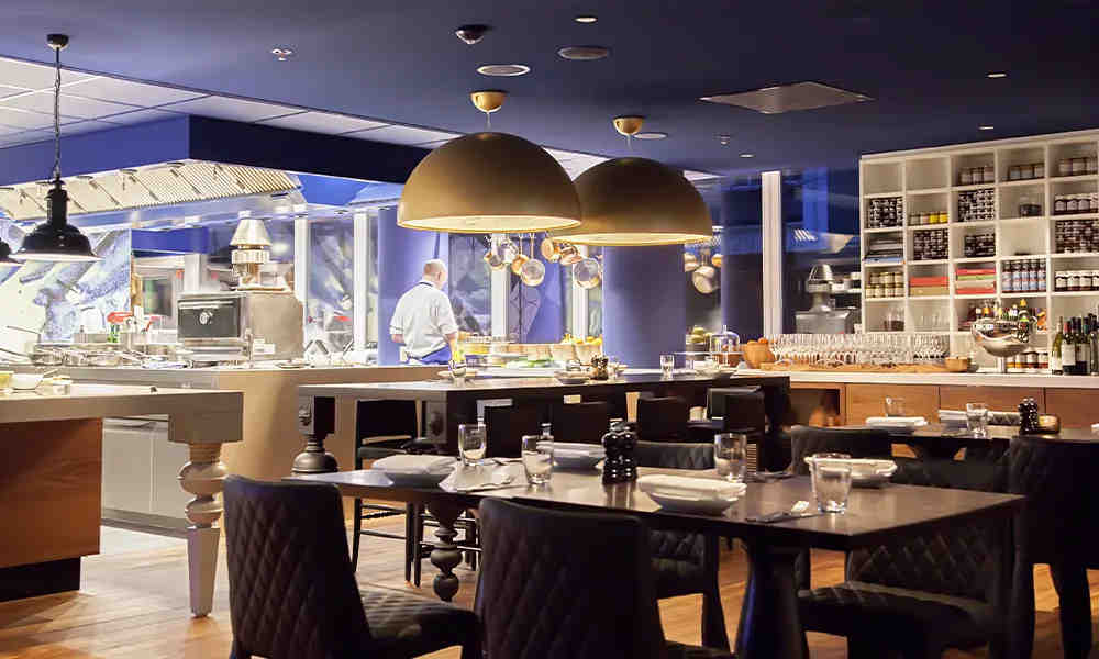 Four Ways to Improve your Restaurant or Bar with Commercial Audio-Video Solutions